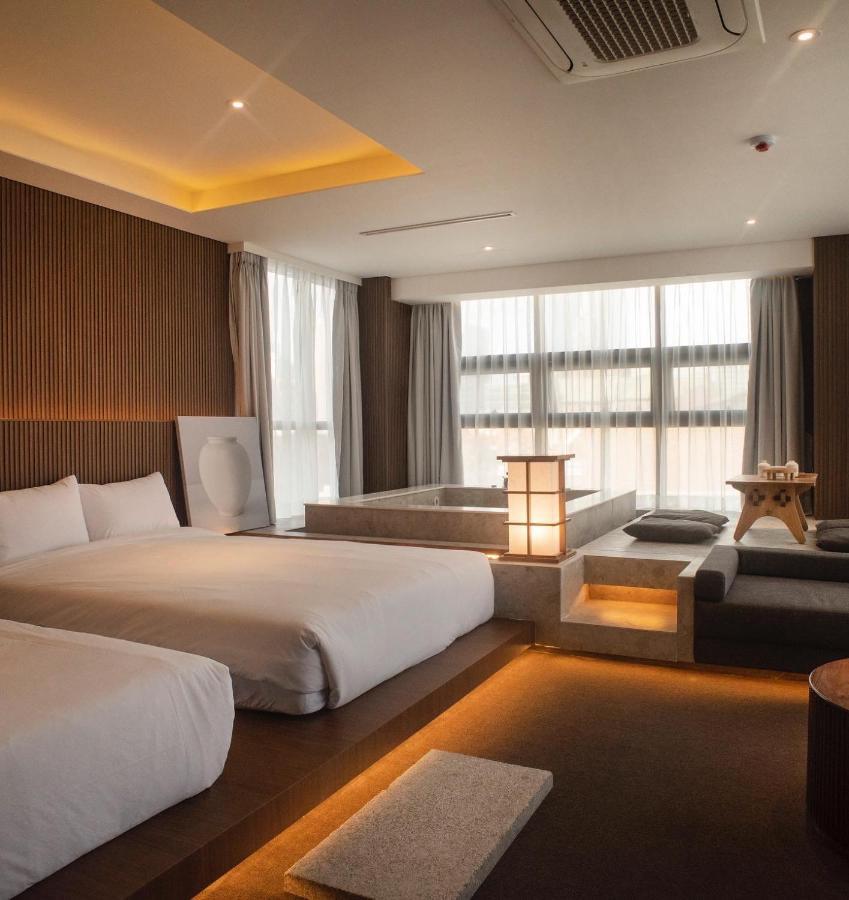 Uh Suite The Myeongdong Seoul Exterior photo