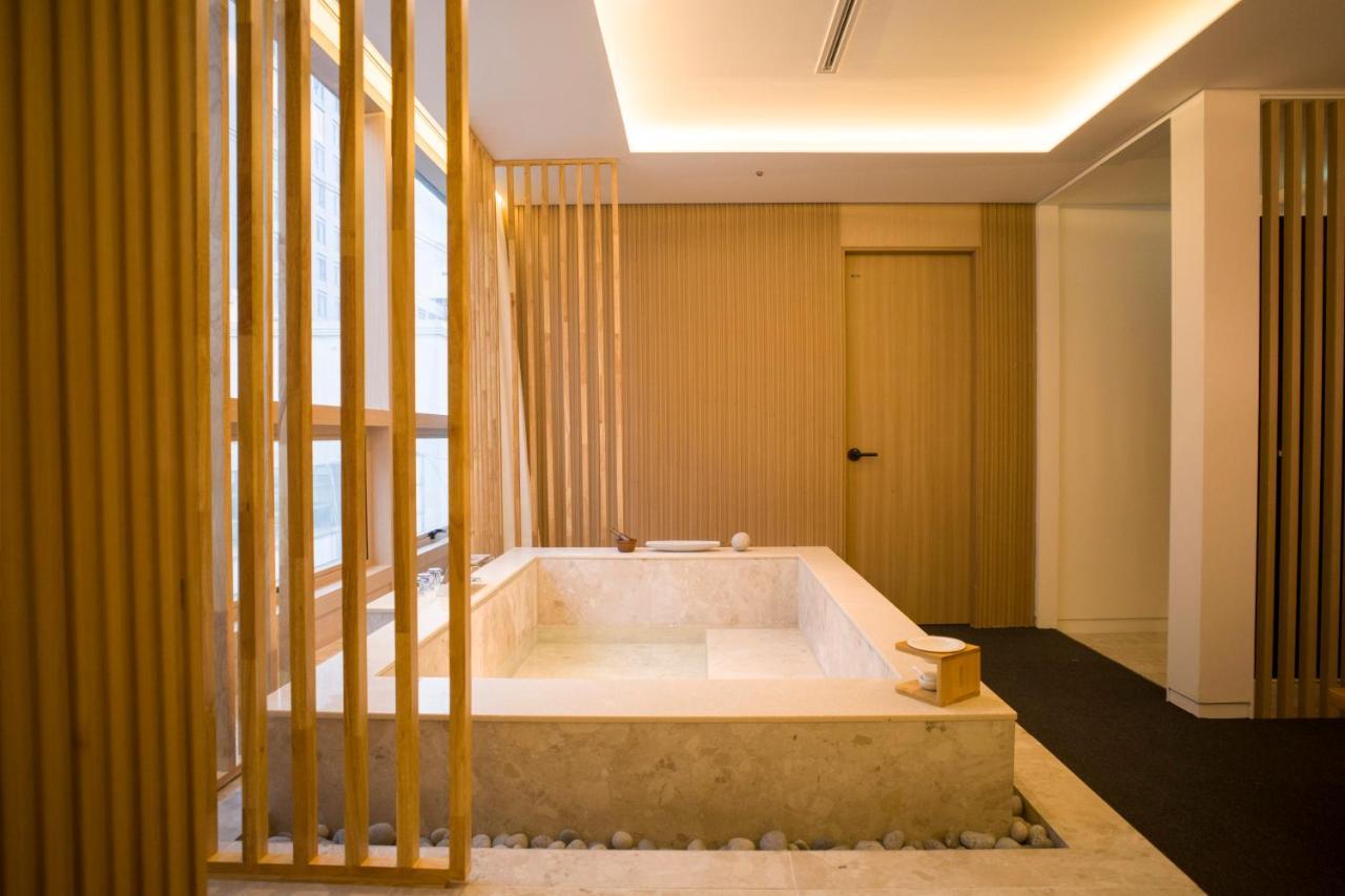 Uh Suite The Myeongdong Seoul Exterior photo