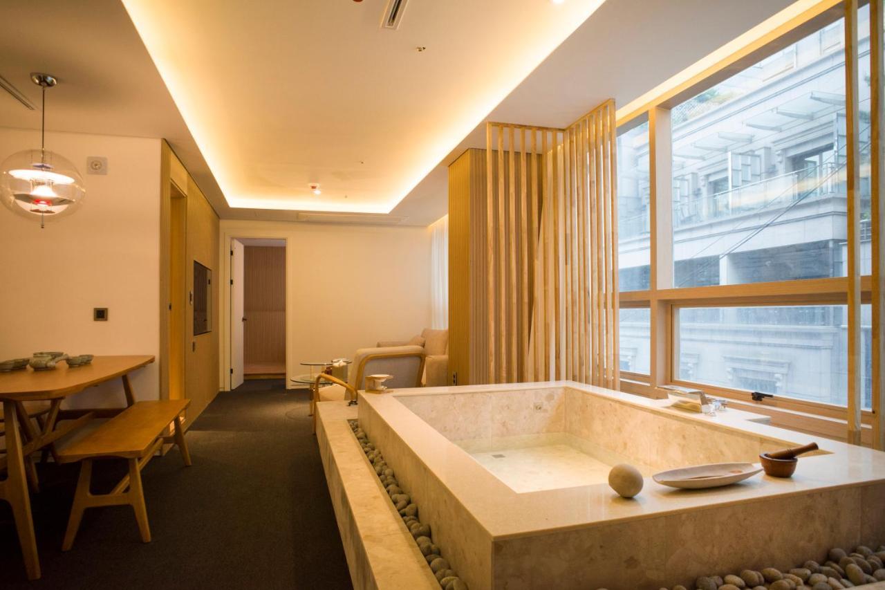 Uh Suite The Myeongdong Seoul Exterior photo