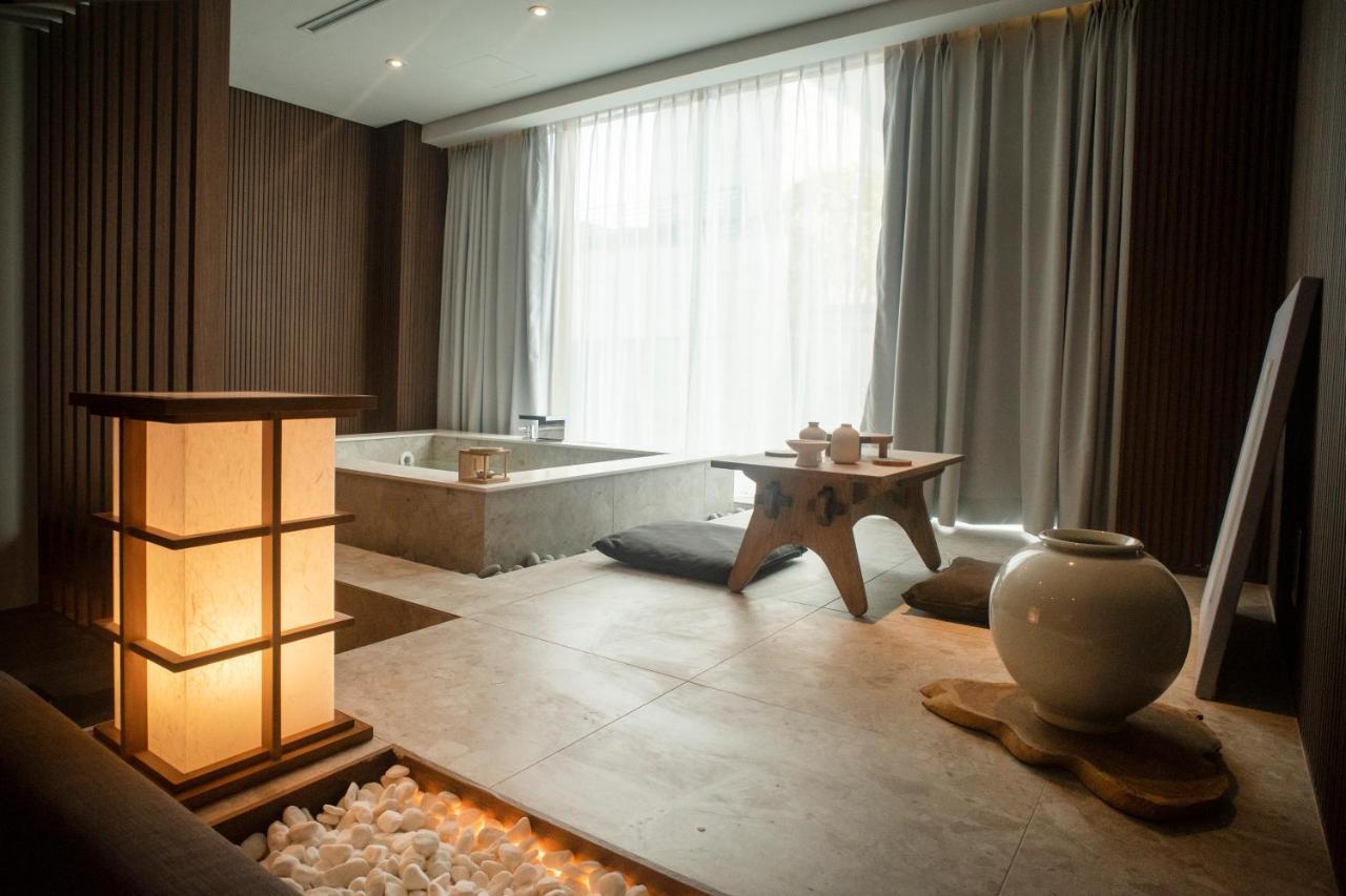 Uh Suite The Myeongdong Seoul Exterior photo