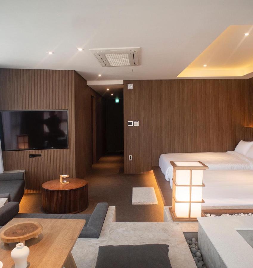 Uh Suite The Myeongdong Seoul Exterior photo