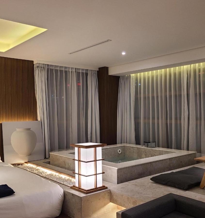 Uh Suite The Myeongdong Seoul Exterior photo