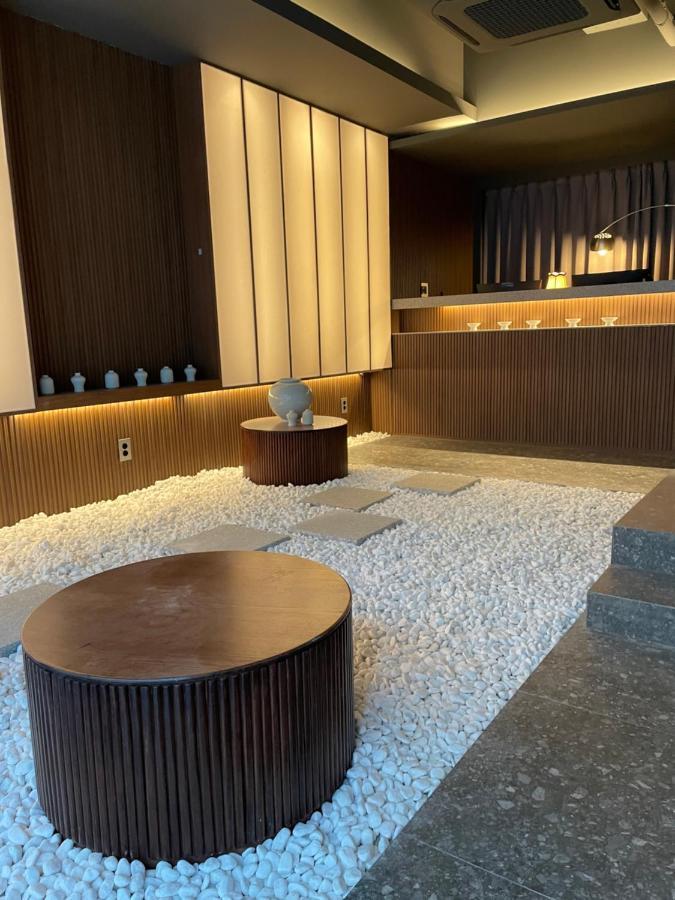 Uh Suite The Myeongdong Seoul Exterior photo
