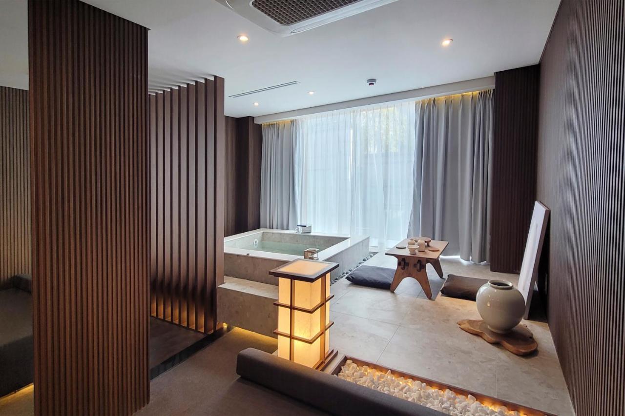 Uh Suite The Myeongdong Seoul Exterior photo