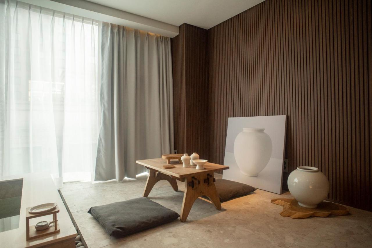 Uh Suite The Myeongdong Seoul Exterior photo