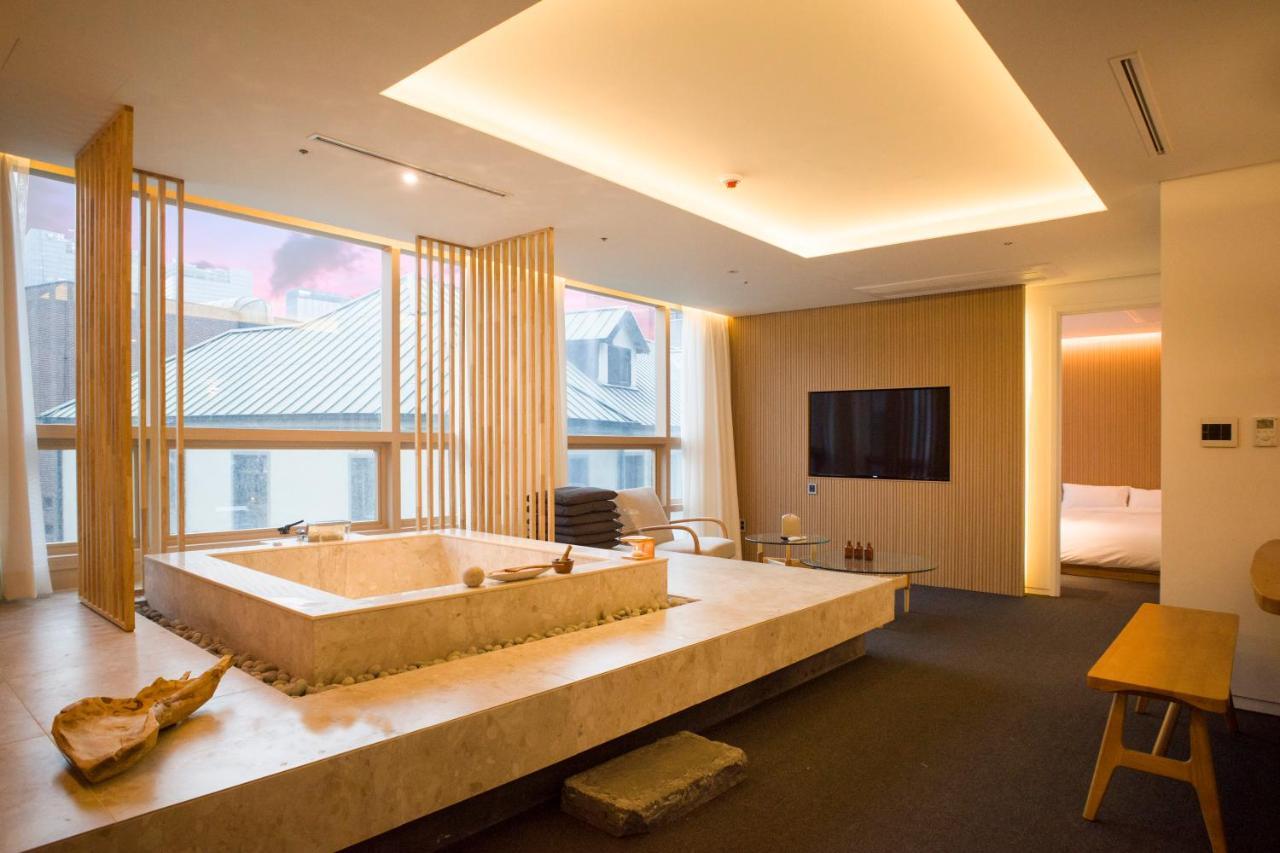 Uh Suite The Myeongdong Seoul Exterior photo