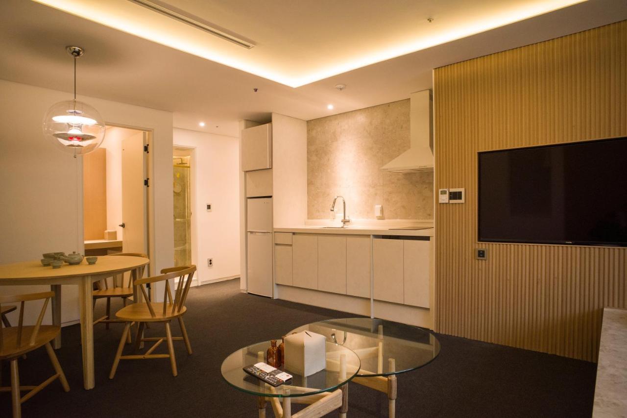 Uh Suite The Myeongdong Seoul Exterior photo