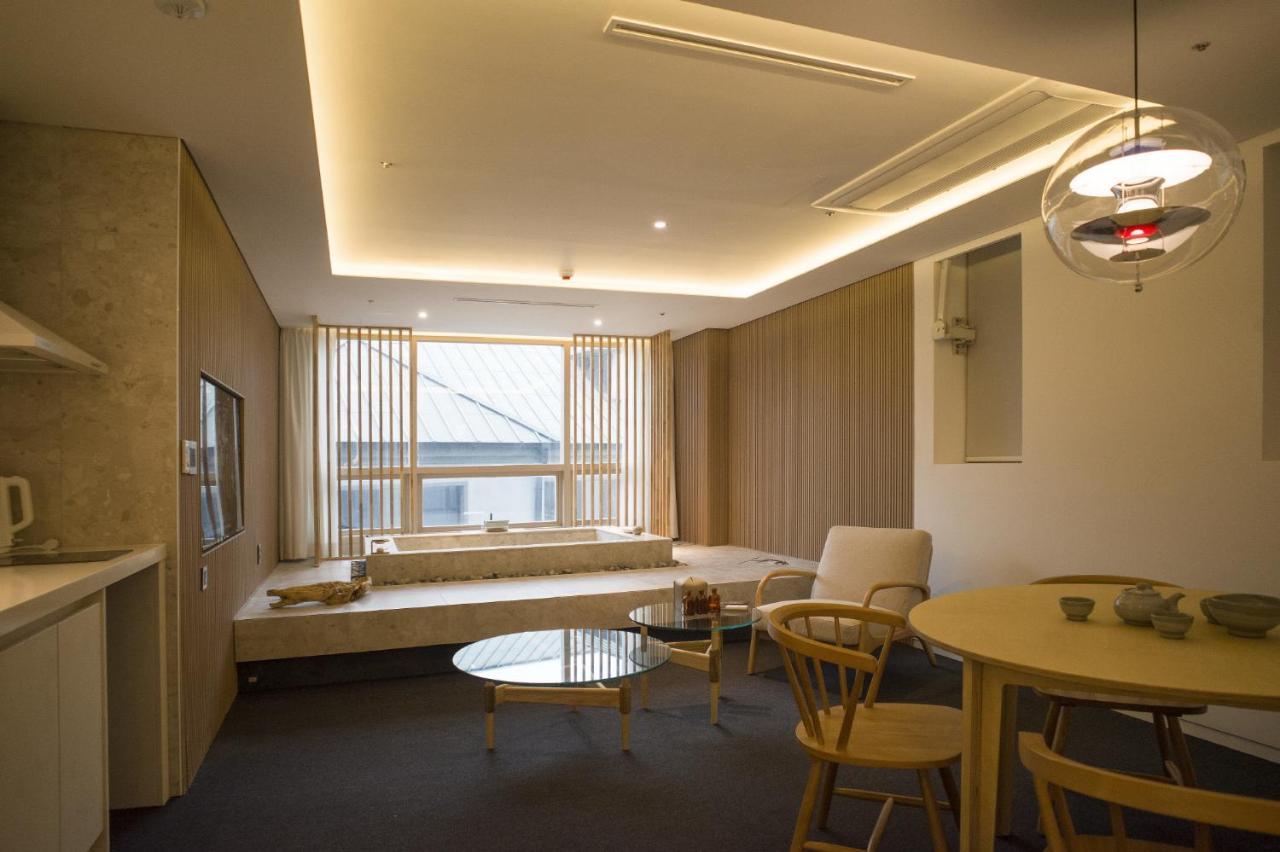 Uh Suite The Myeongdong Seoul Exterior photo
