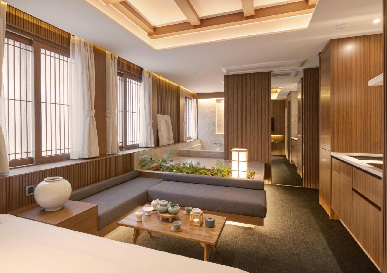 Uh Suite The Myeongdong Seoul Exterior photo
