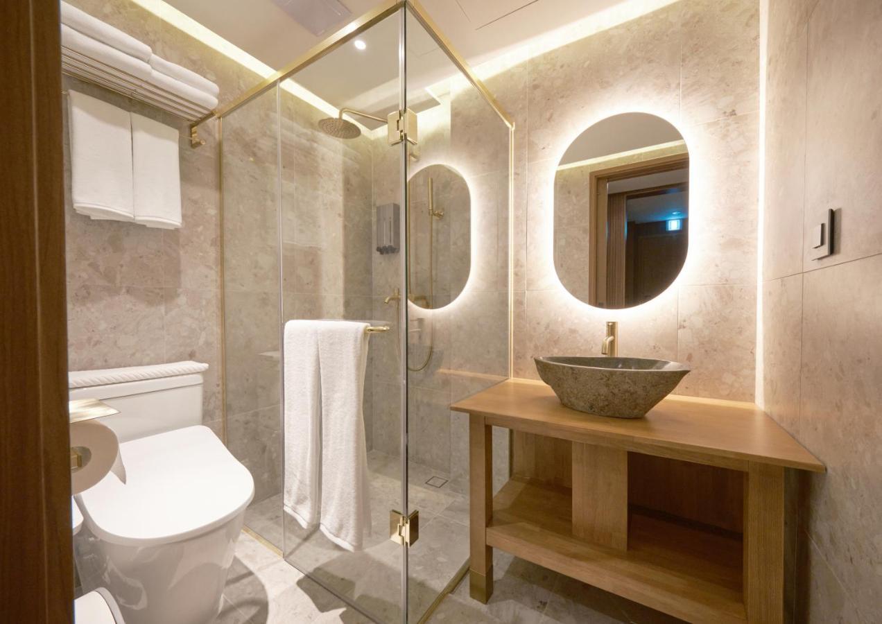 Uh Suite The Myeongdong Seoul Exterior photo