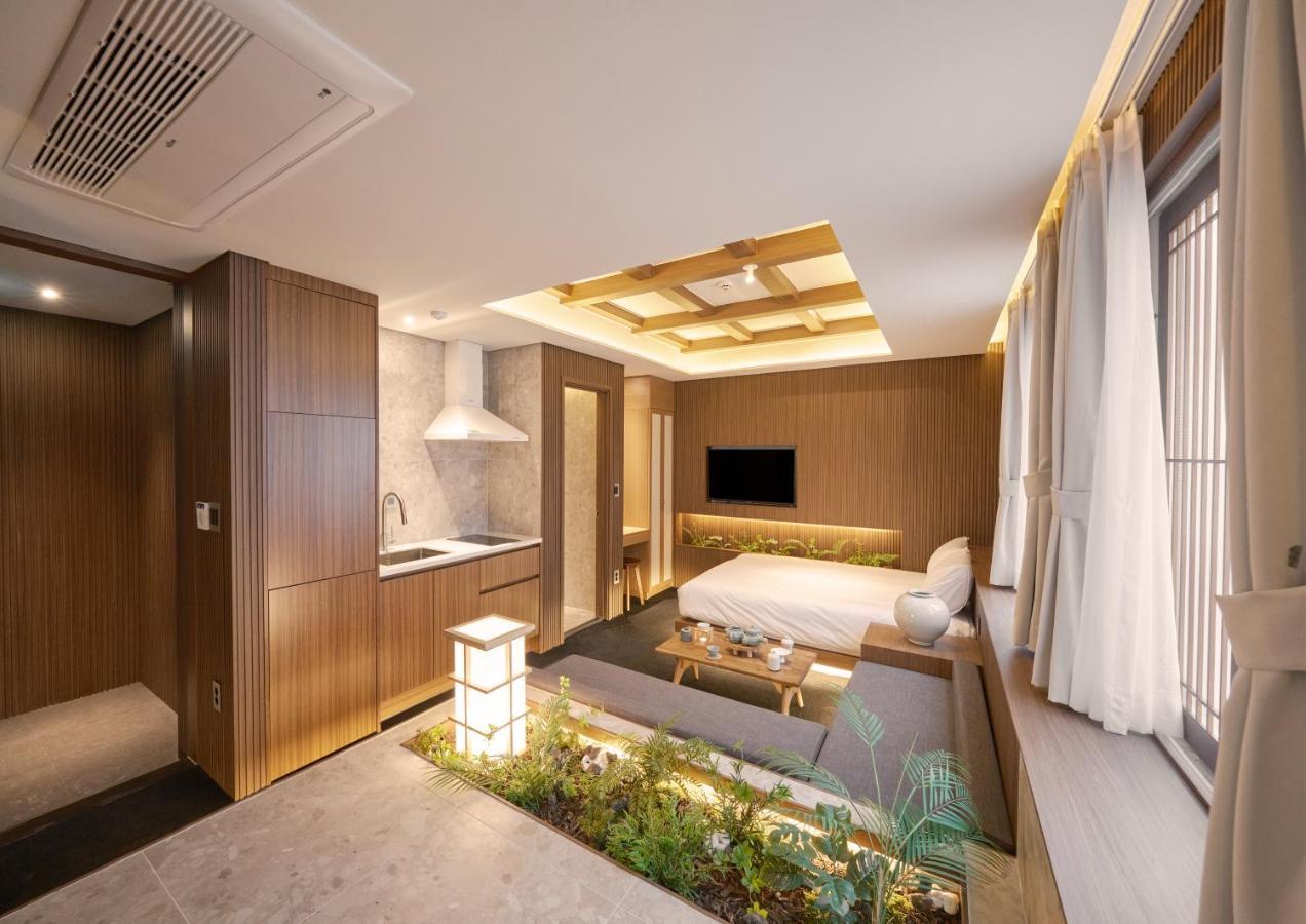 Uh Suite The Myeongdong Seoul Exterior photo