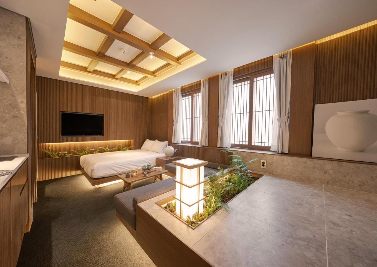 Uh Suite The Myeongdong Seoul Exterior photo