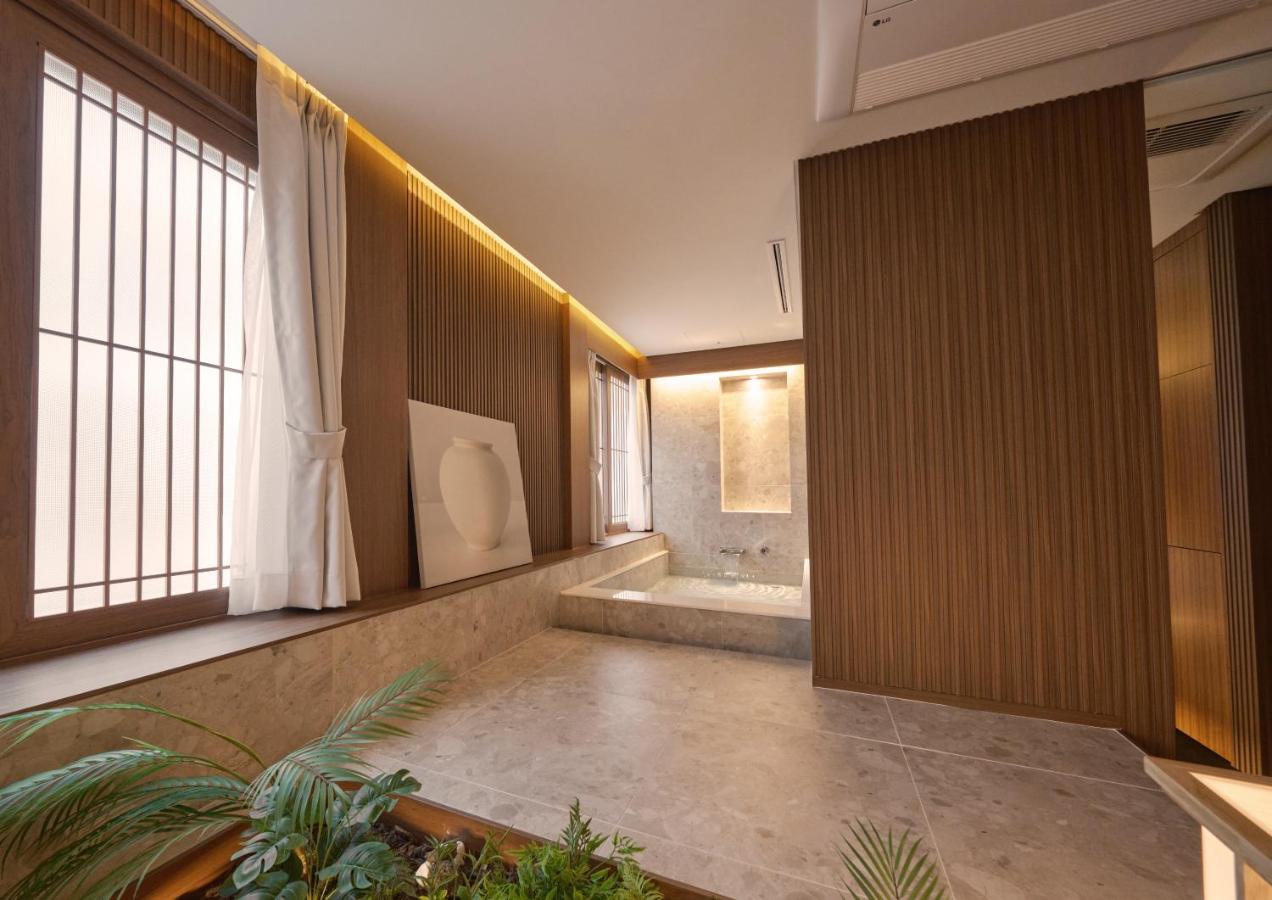 Uh Suite The Myeongdong Seoul Exterior photo